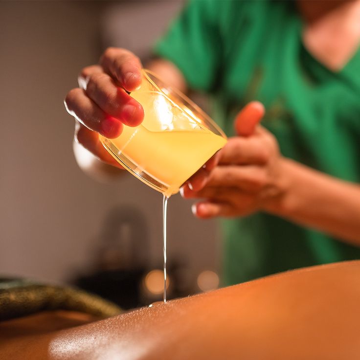 Velas Terapéuticas para Masajes: Formulación y Elaboración Profesional